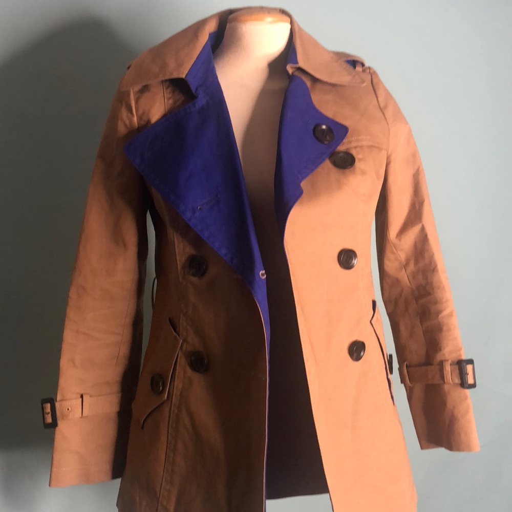 Gorgeous trench coat lined with royal blue
